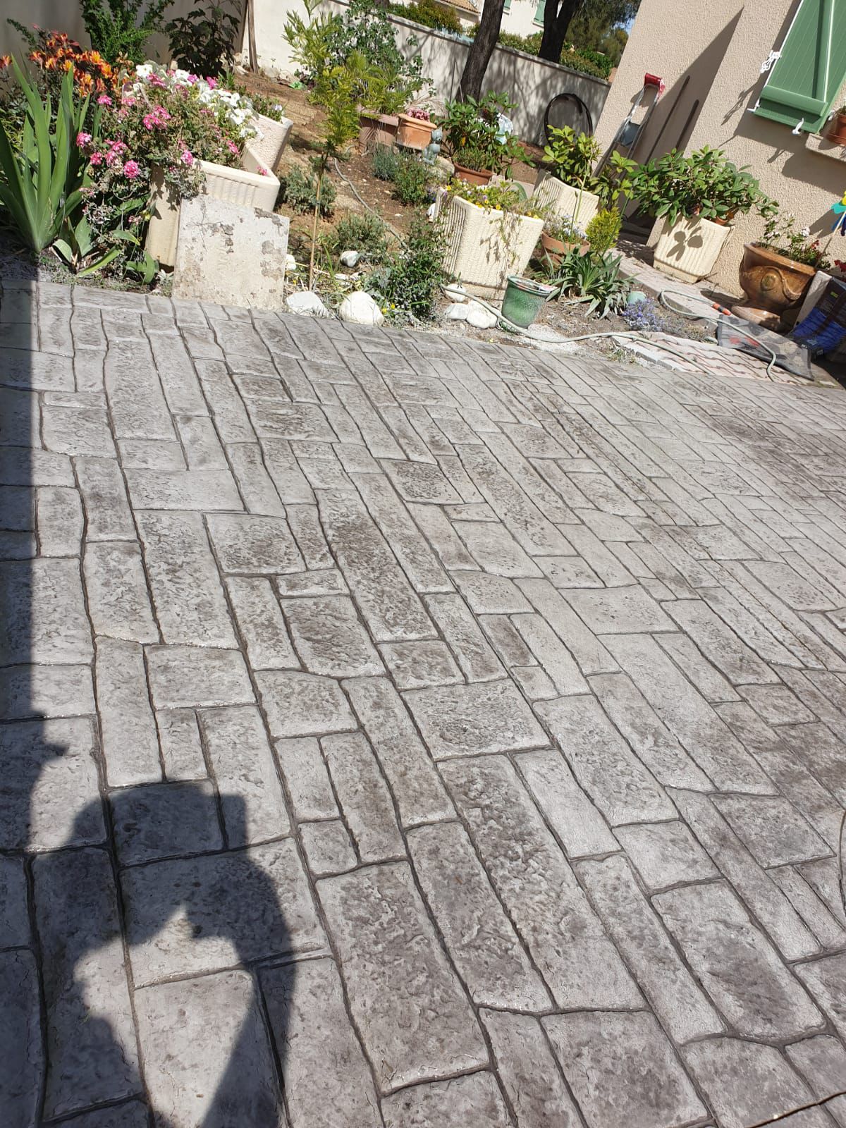 Beton amprentat – detaliu textură și culoare
